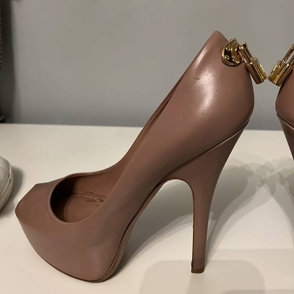 Louis Vuitton beige heels size 38 (US 8) - Picture 3 of 5